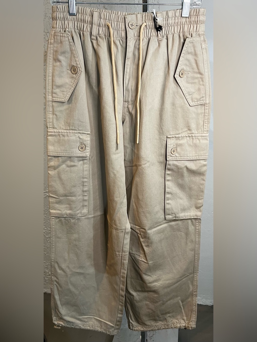 Almost Famous Irish Cream Cargo Jogger Wide Leg Pants Size 29 w/Stretch Waist